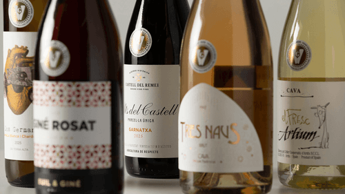 "El Fresc", final dreta, amb la resta de vins guardonats en la categoria de "Vins Joves 2026".